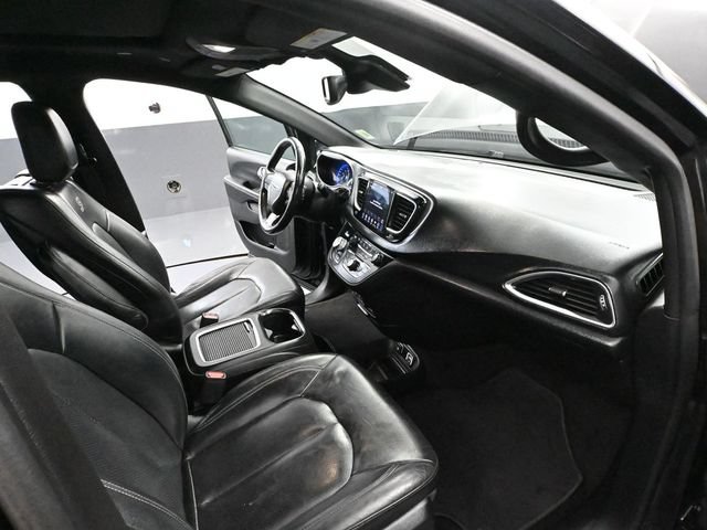 Used 2019 Chrysler Pacifica Touring-L Plus w/ Advanced Safetytec Group FWD image 60