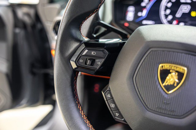 Used 2022 Lamborghini Huracan EVO RWD image 38
