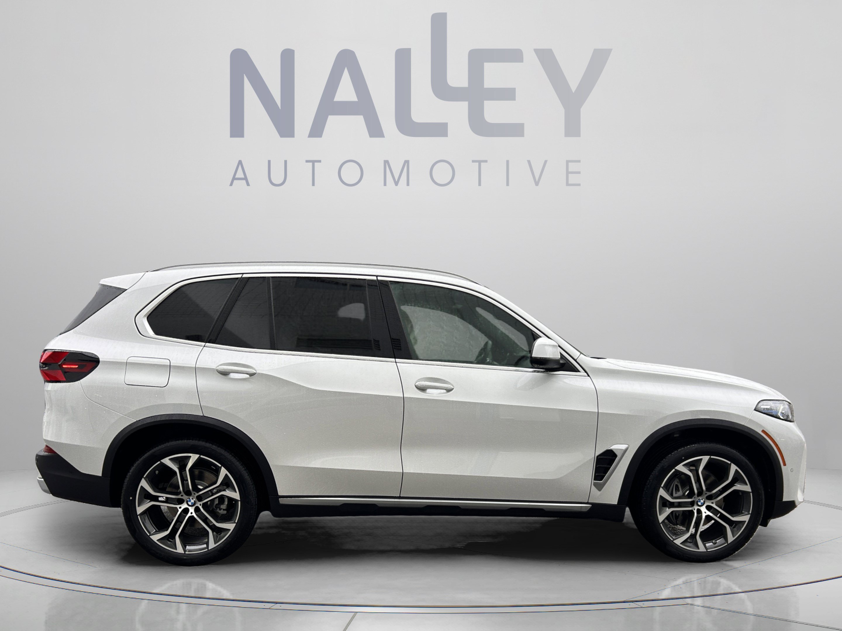 Used 2026 BMW X5 xDrive40i w/ Premium Package AWD/4WD image 4