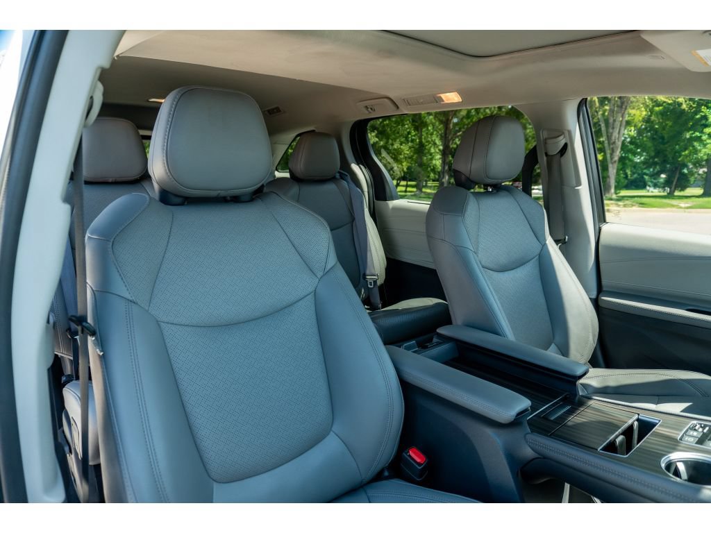 Used 2022 Toyota Sienna Limited FWD image 19