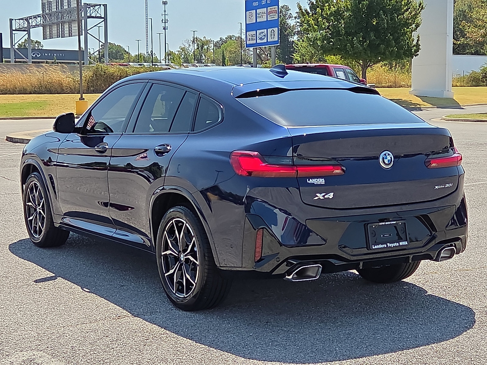 Used 2025 BMW X4 xDrive30i w/ Premium Package AWD/4WD image 4