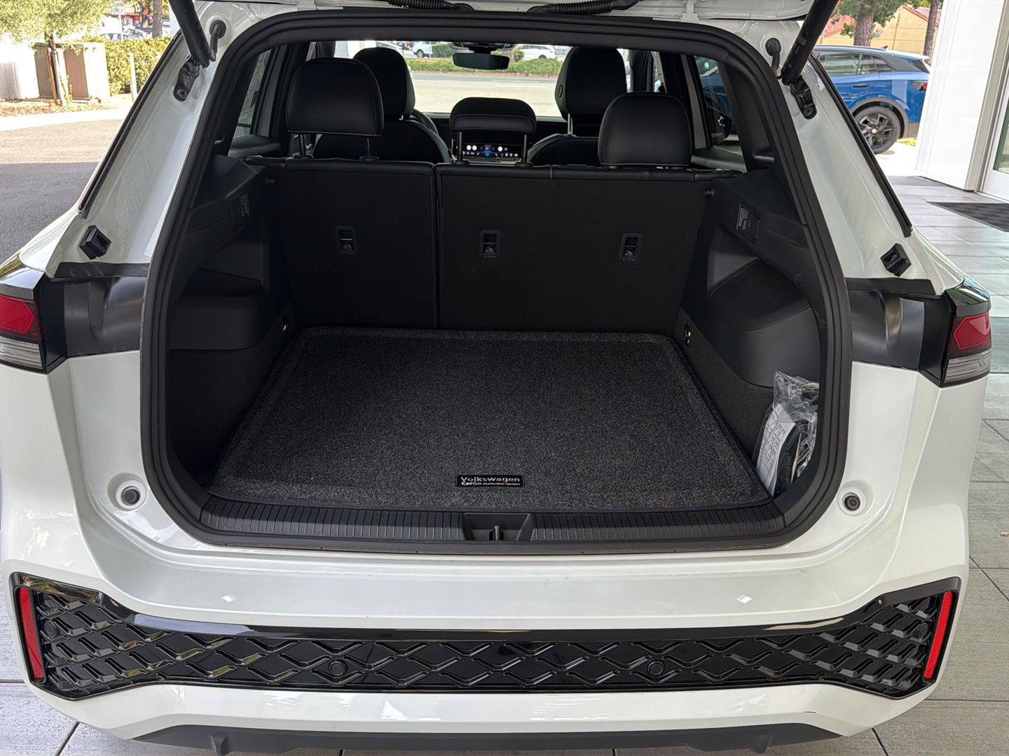 Certified 2026 Volkswagen Tiguan SE R-Line FWD image 13