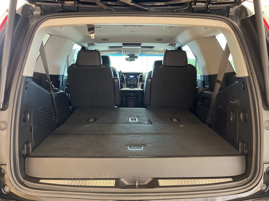 Used 2019 Cadillac Escalade Luxury AWD/4WD image 12