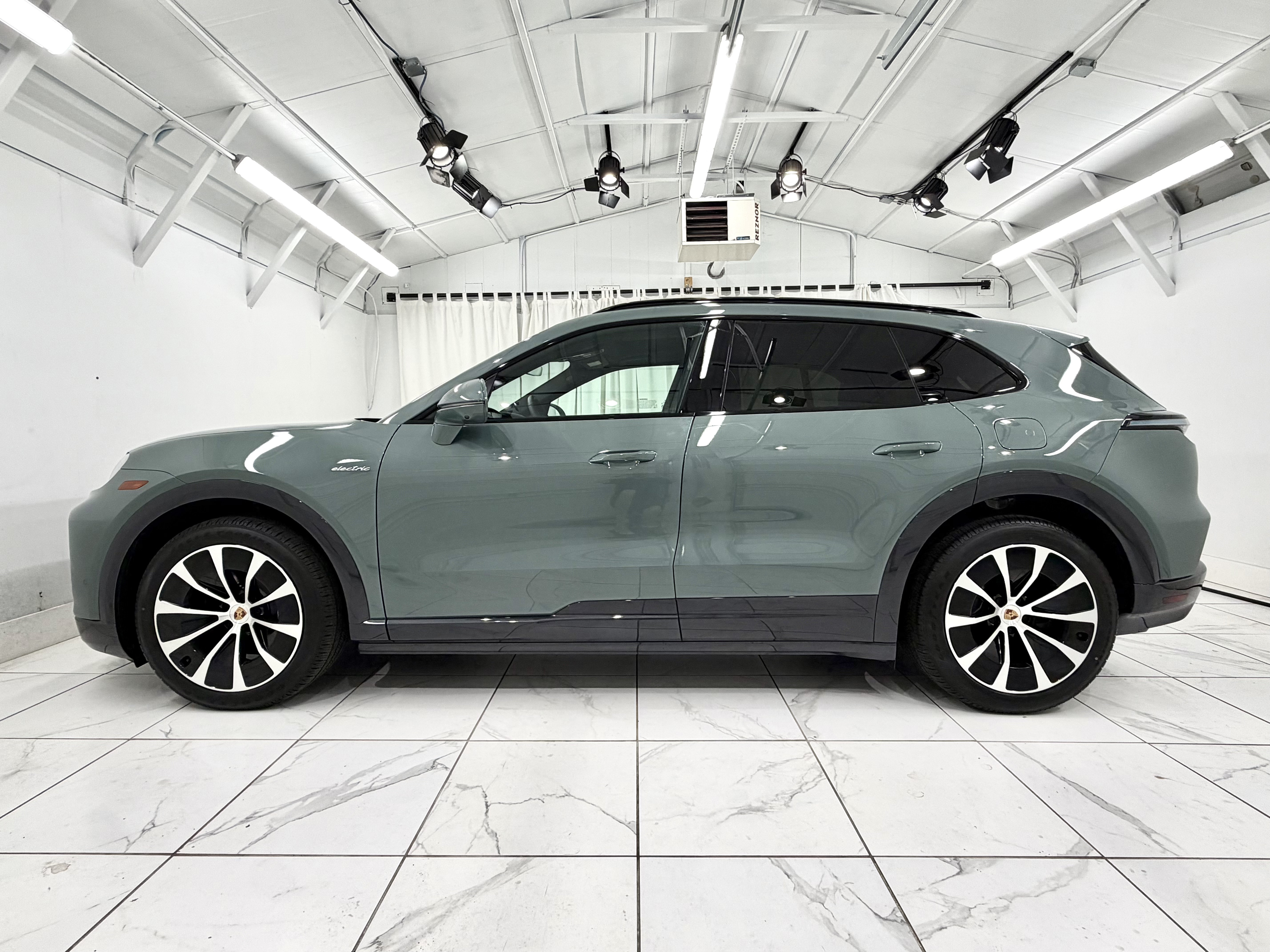 New 2026 Porsche Cayenne Electric AWD/4WD image 2