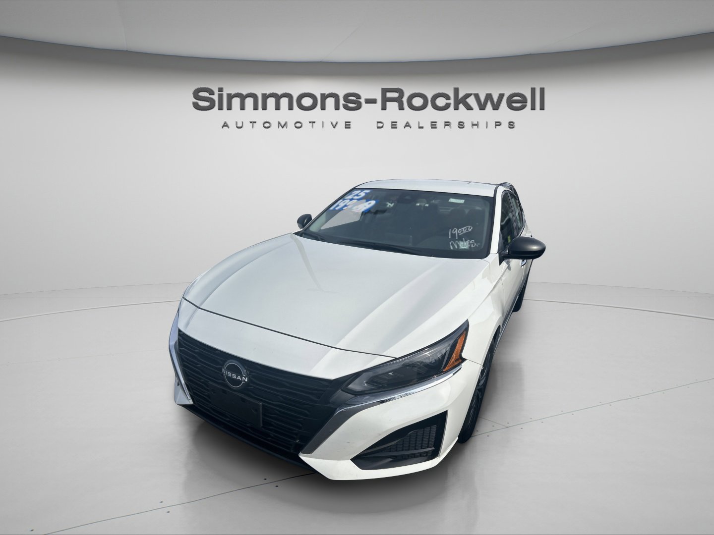 Used 2025 Nissan Altima 2.5 SV FWD image 3