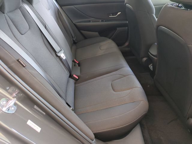 Certified 2026 Hyundai Elantra SE FWD image 17