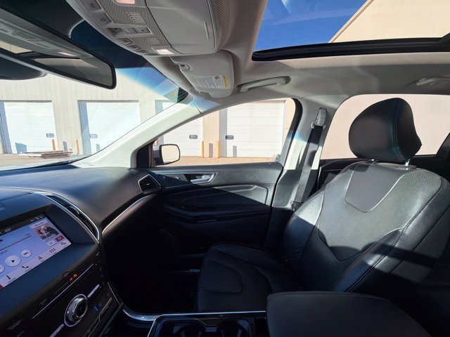 Used 2019 Ford Edge Titanium w/ Equipment Group 301A AWD/4WD image 32