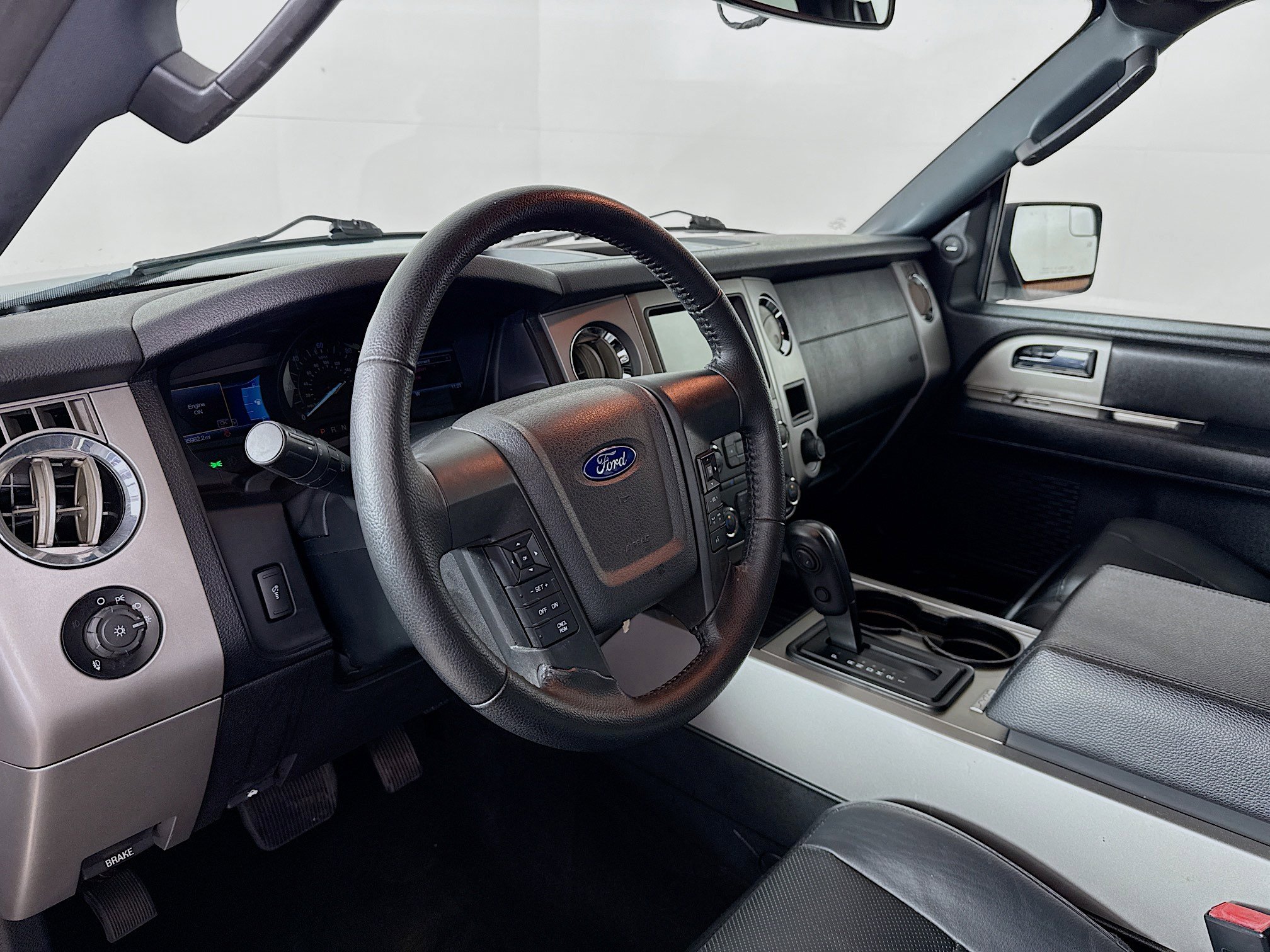 Used 2017 Ford Expedition XLT w/ Equipment Group 202A image 8