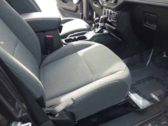 Used 2025 Jeep Wrangler Unlimited Sahara w/ Safety Group AWD/4WD image 46