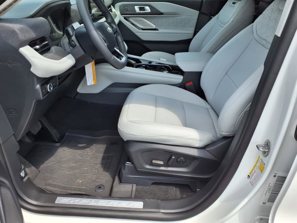 New 2025 Ford Explorer Platinum w/ LUX Leather Package image 5