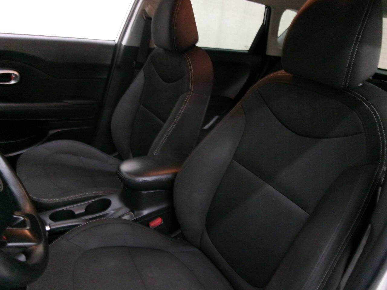 Used 2018 Kia Soul Base 4dr Crossover 6A image 16