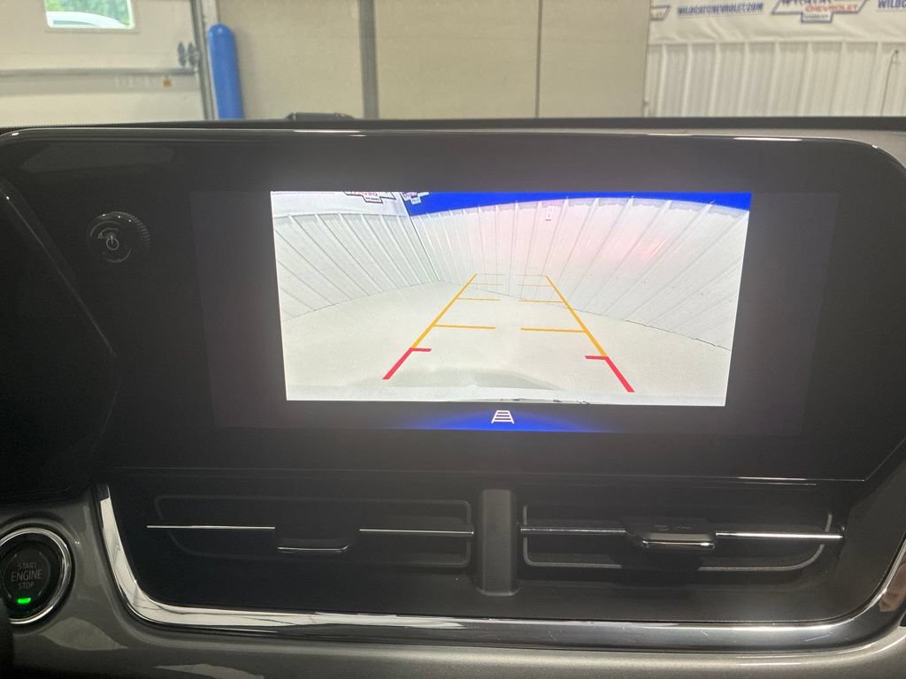 Used 2025 Chevrolet Trax LT FWD image 23