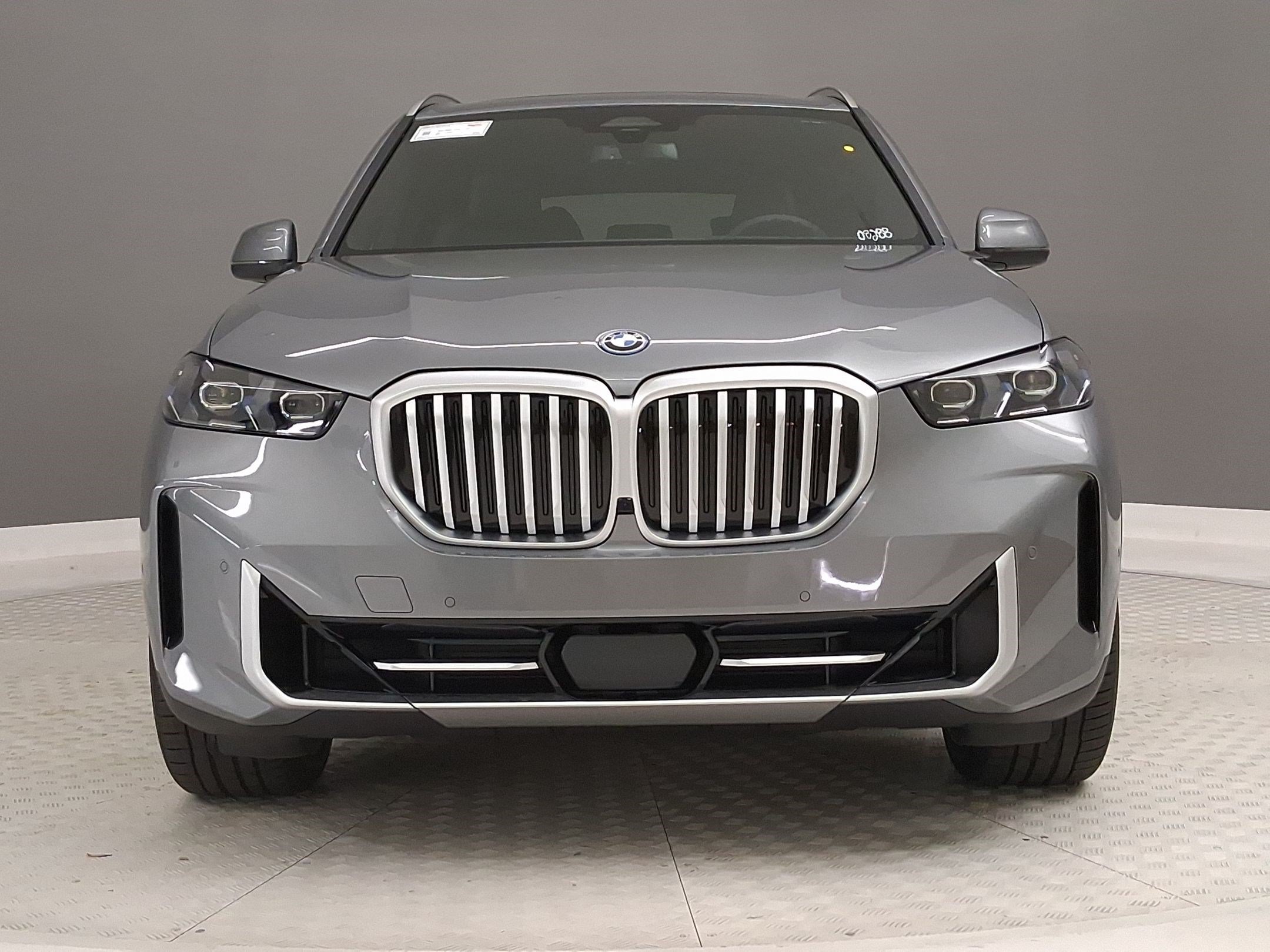 New 2026 BMW X5 xDrive50e w/ Premium Package AWD/4WD image 4