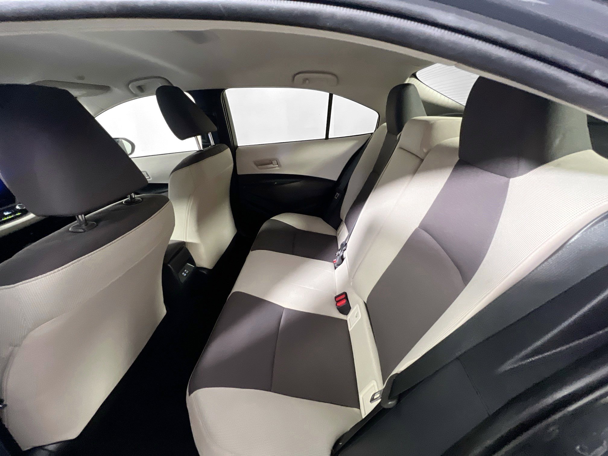 Used 2023 Toyota Corolla LE image 28