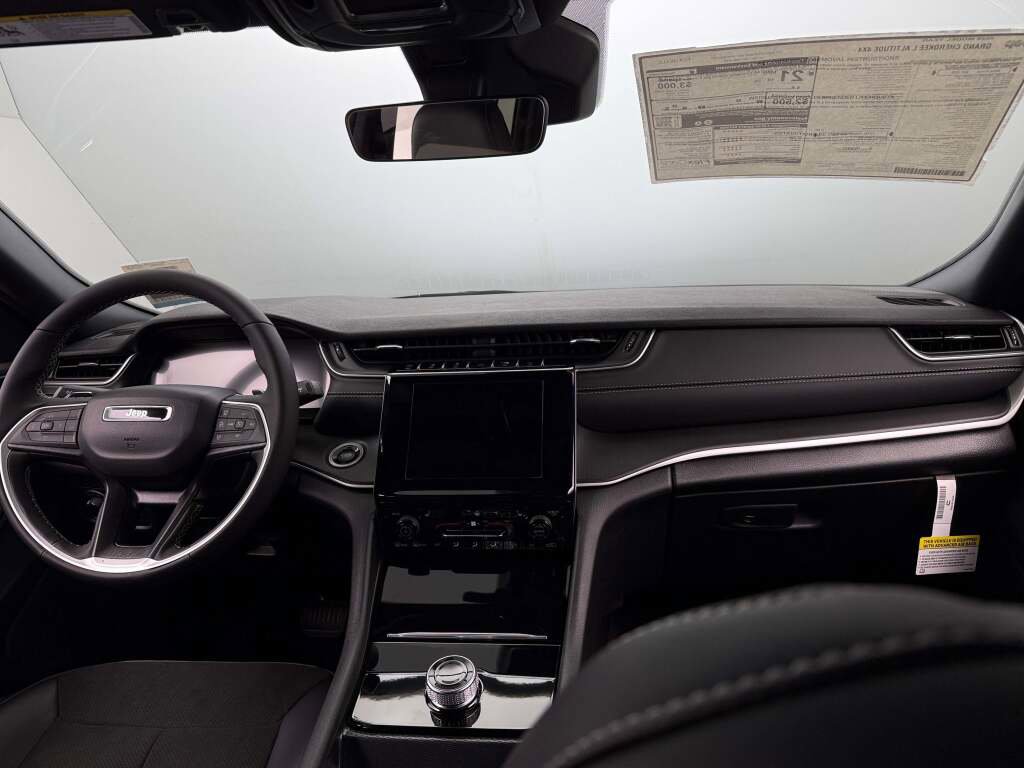 New 2025 Jeep Grand Cherokee L Laredo image 22