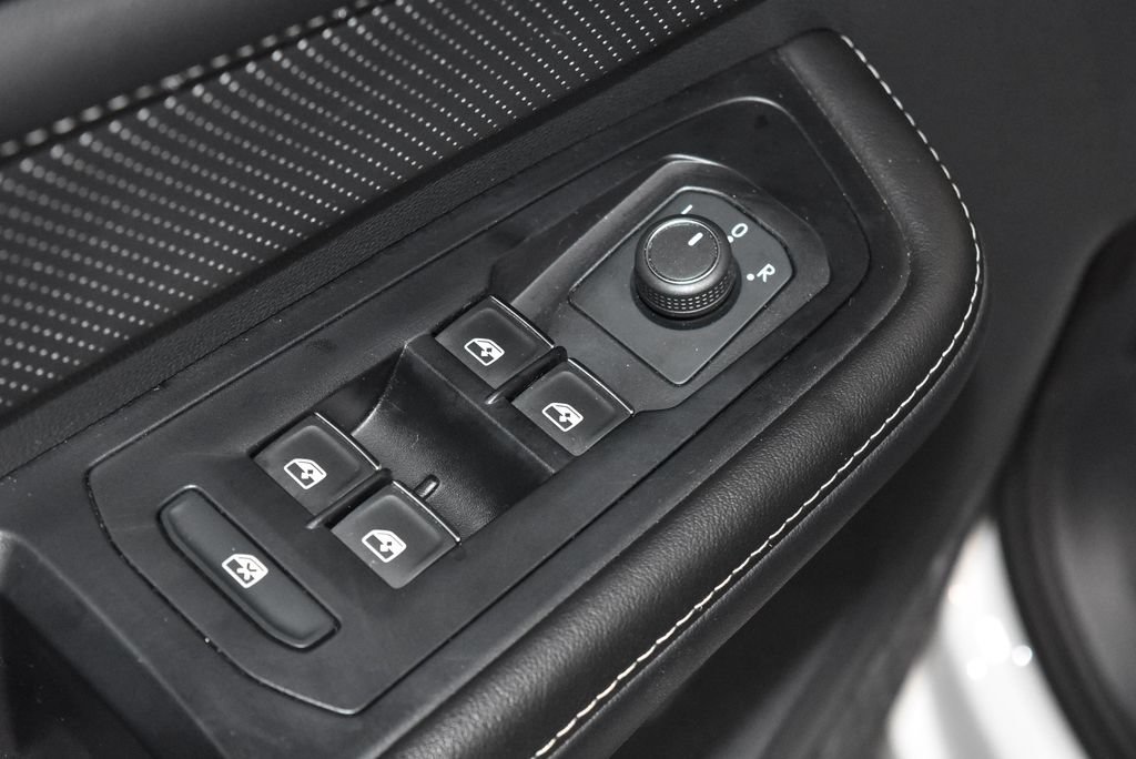 Used 2025 Volkswagen Atlas SE AWD/4WD image 5