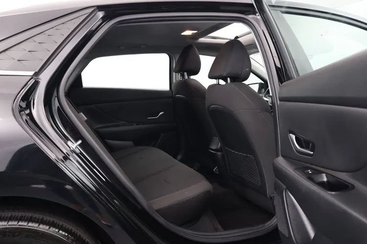 Used 2025 Hyundai Elantra SEL FWD image 14