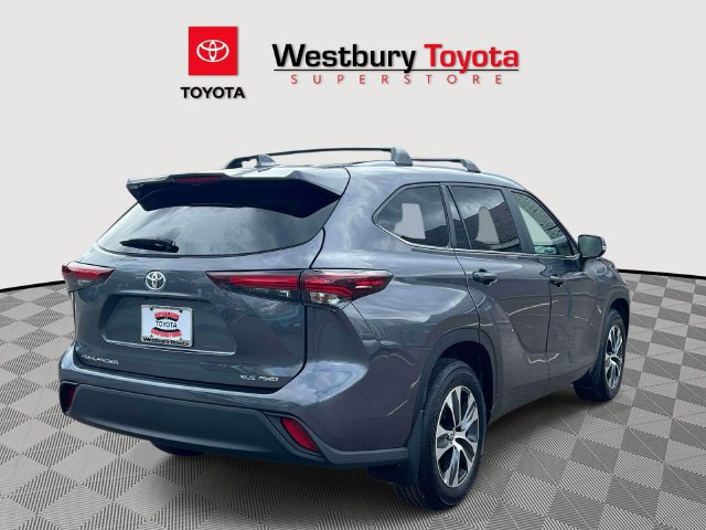 Used 2024 Toyota Highlander XLE AWD/4WD image 7