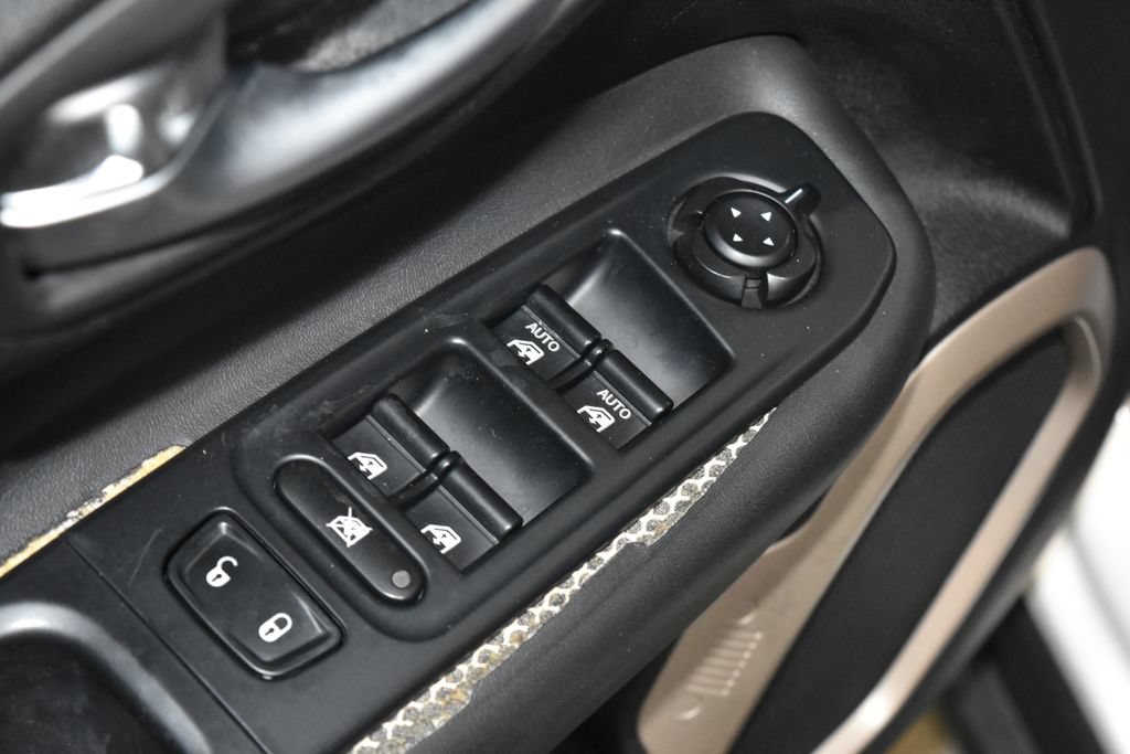 Used 2015 Jeep Renegade Limited FWD image 5