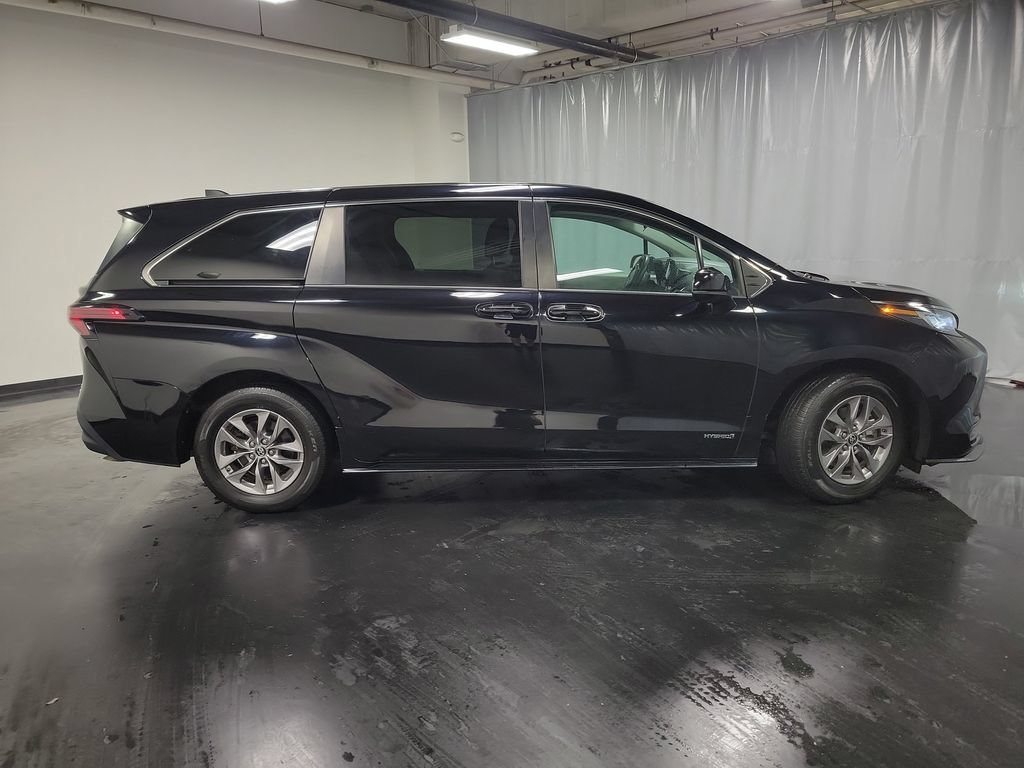 Used 2021 Toyota Sienna LE AWD/4WD image 9