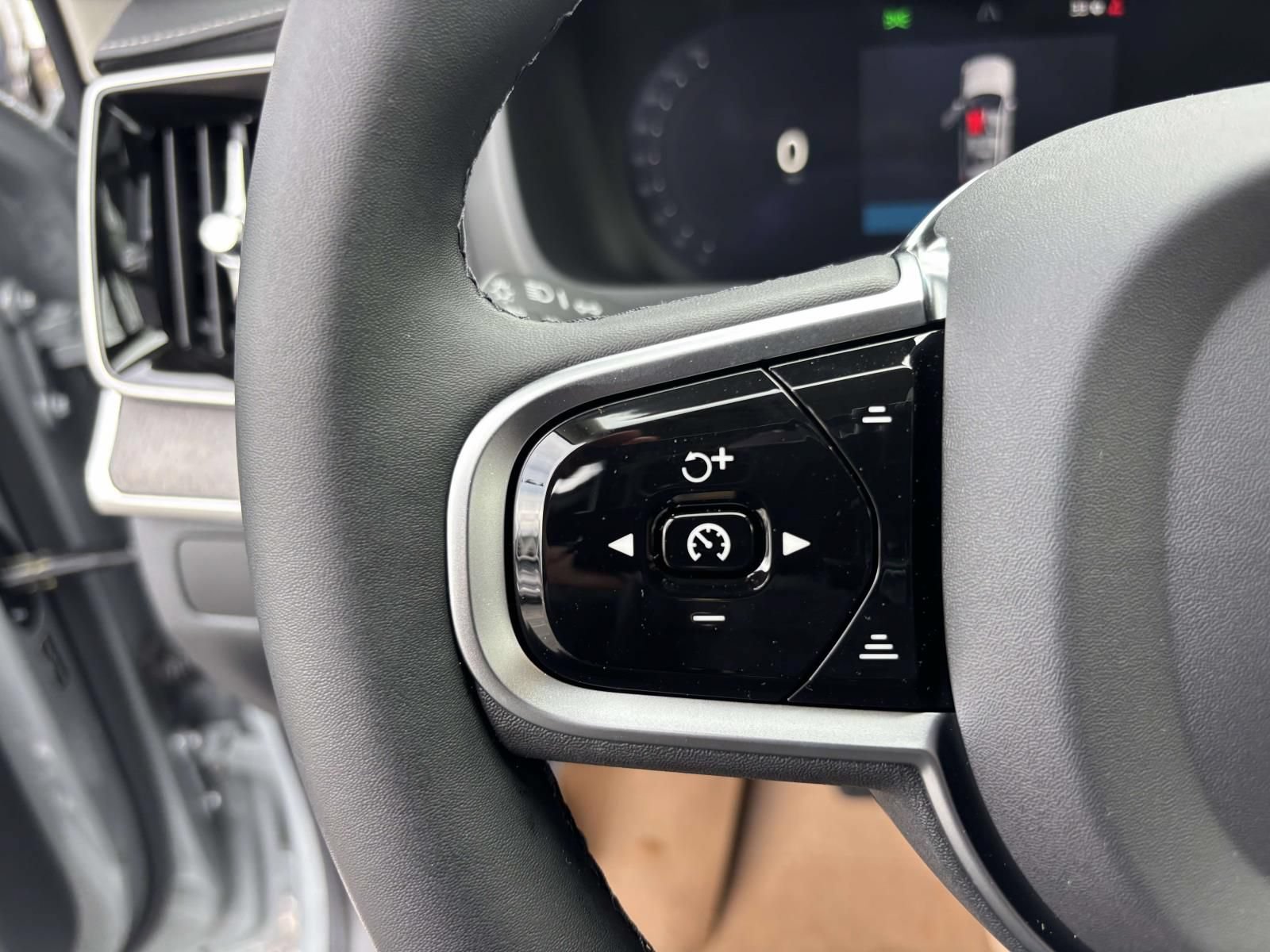 New 2026 Volvo XC90 B6 Ultra w/ Protection Package Premier AWD/4WD image 18