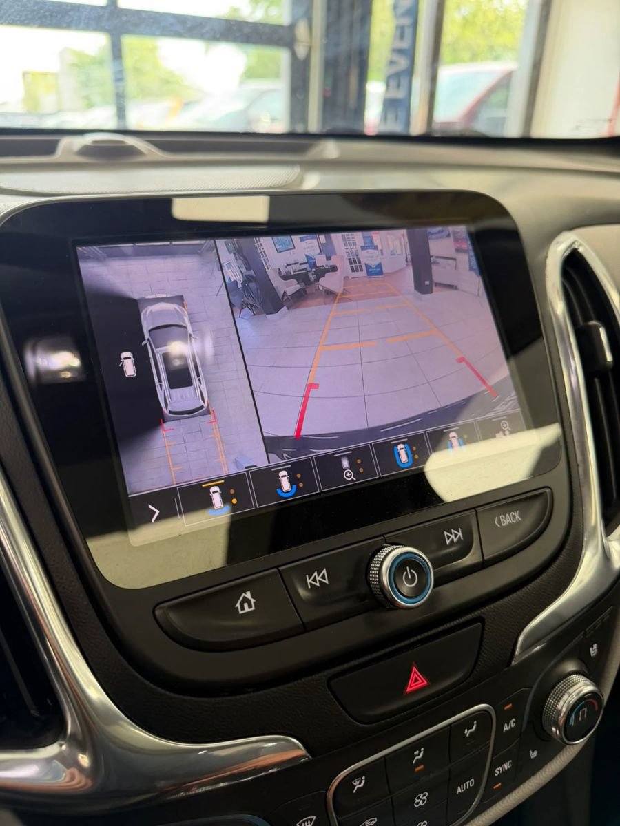 Used 2020 Chevrolet Equinox Premier FWD image 25