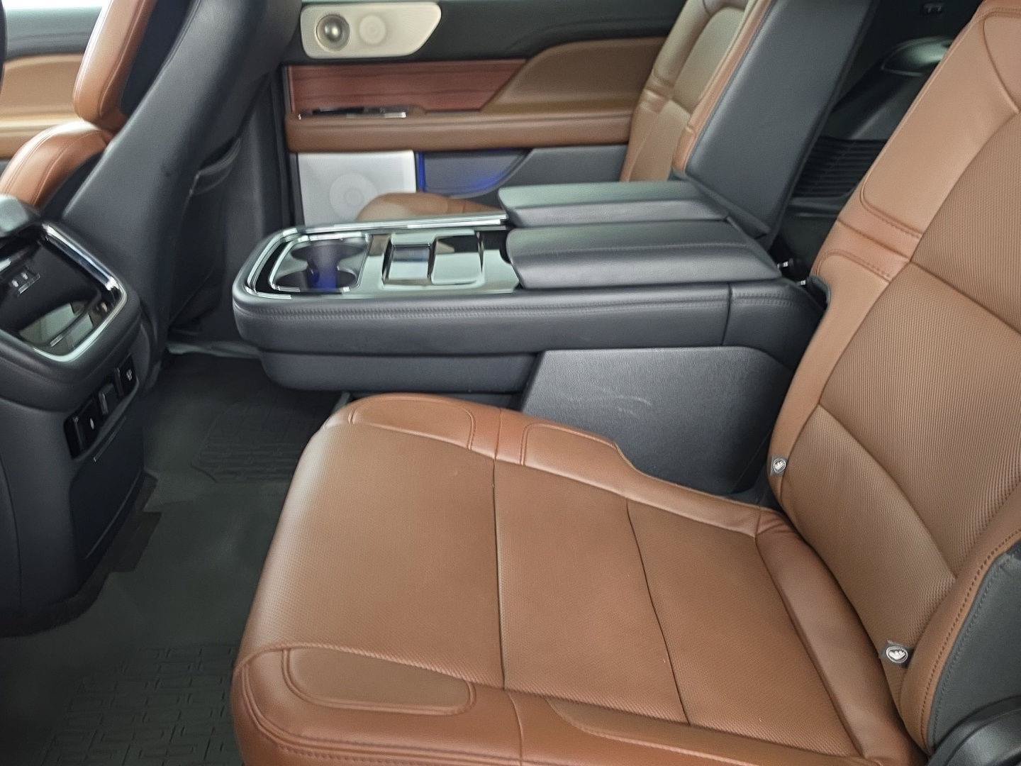 Used 2023 Lincoln Navigator Reserve AWD/4WD image 7