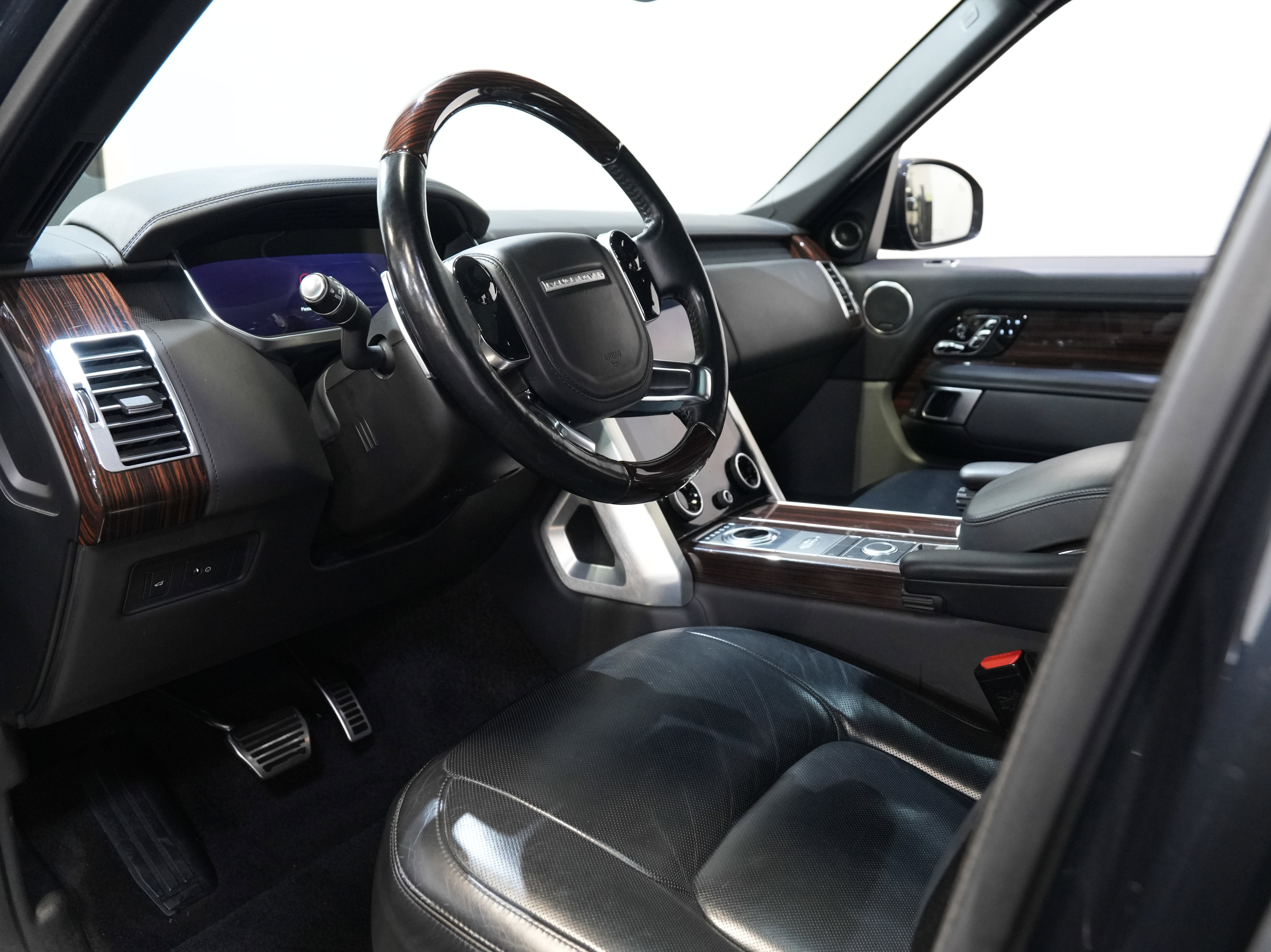 Used 2018 Land Rover Range Rover Long Wheelbase Autobiography image 29