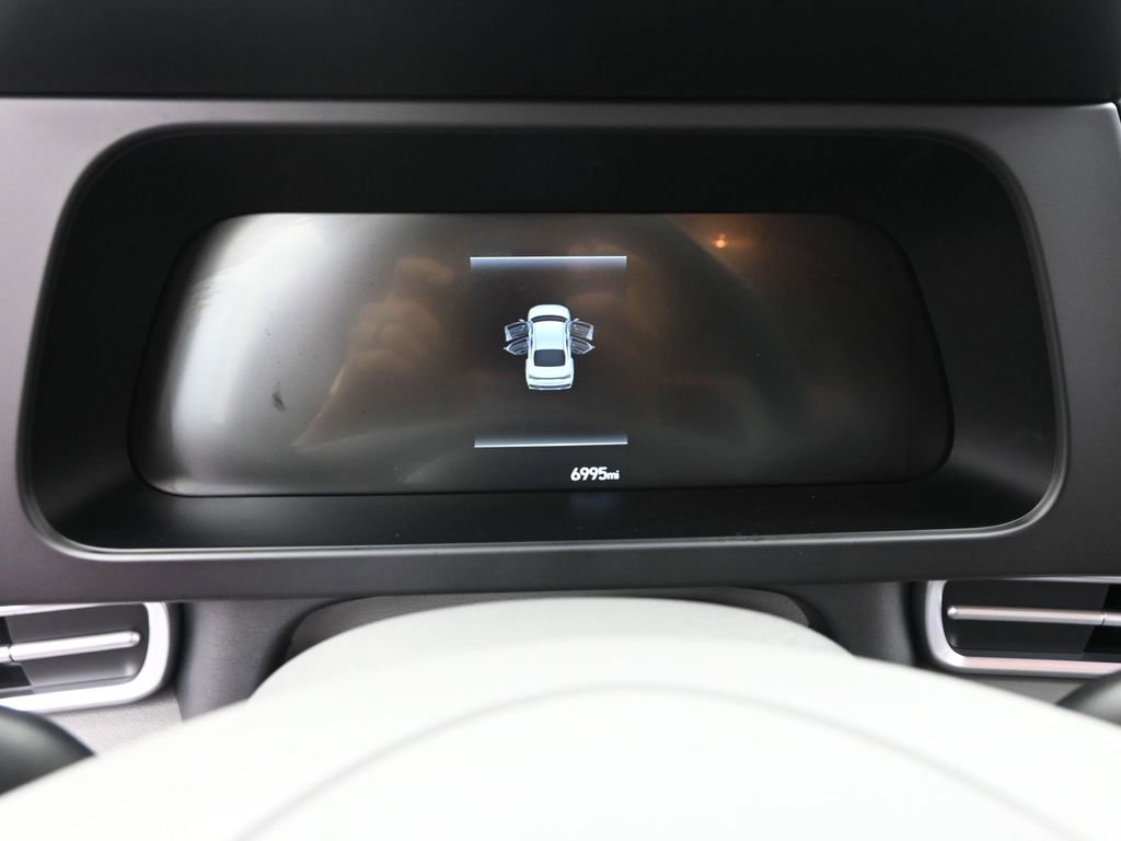 Certified 2025 Hyundai Elantra Sport image 22