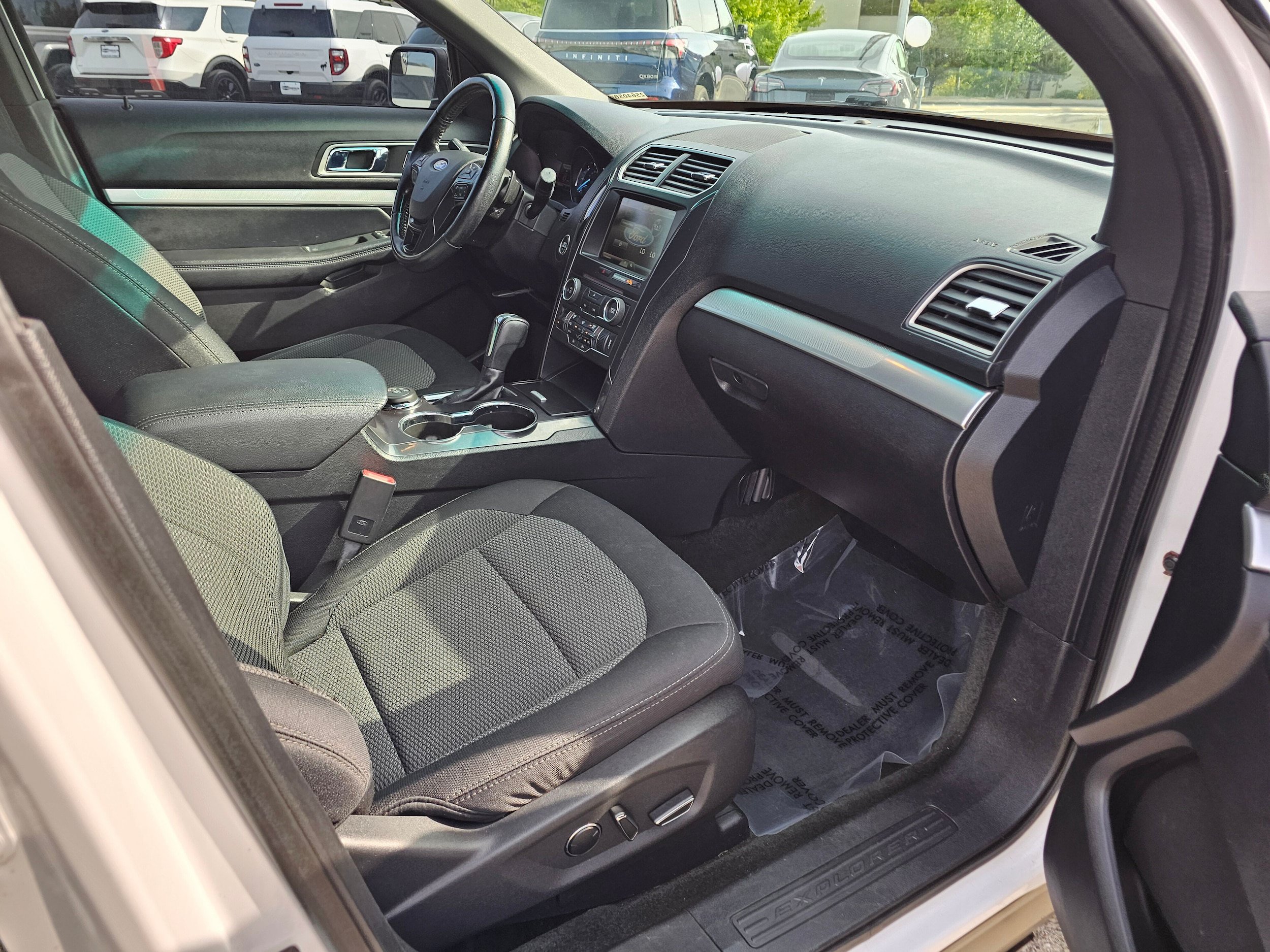 Used 2016 Ford Explorer XLT w/ Equipment Group 201A AWD/4WD image 12