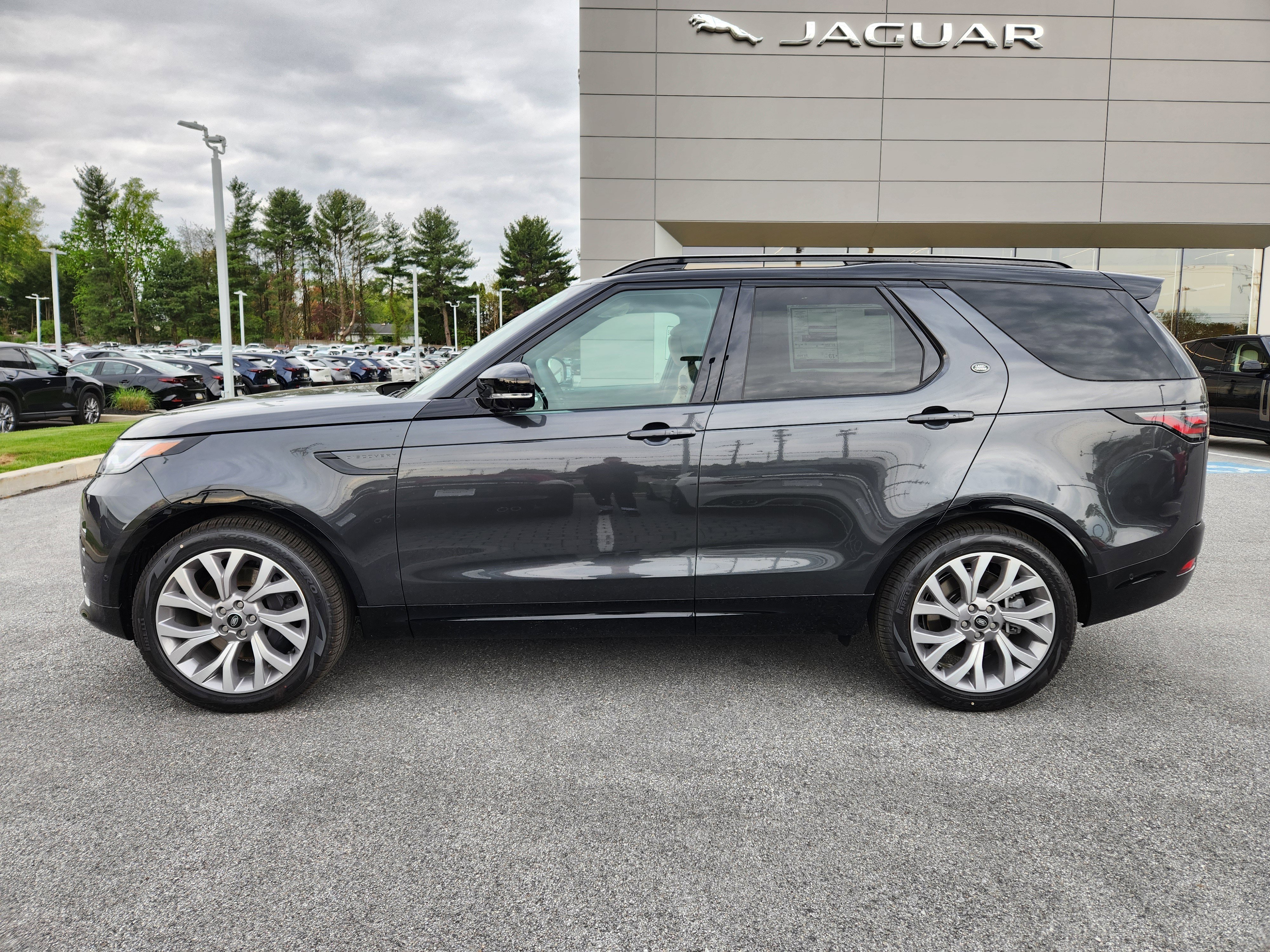 New 2026 Land Rover Discovery Limited Edition AWD/4WD image 5