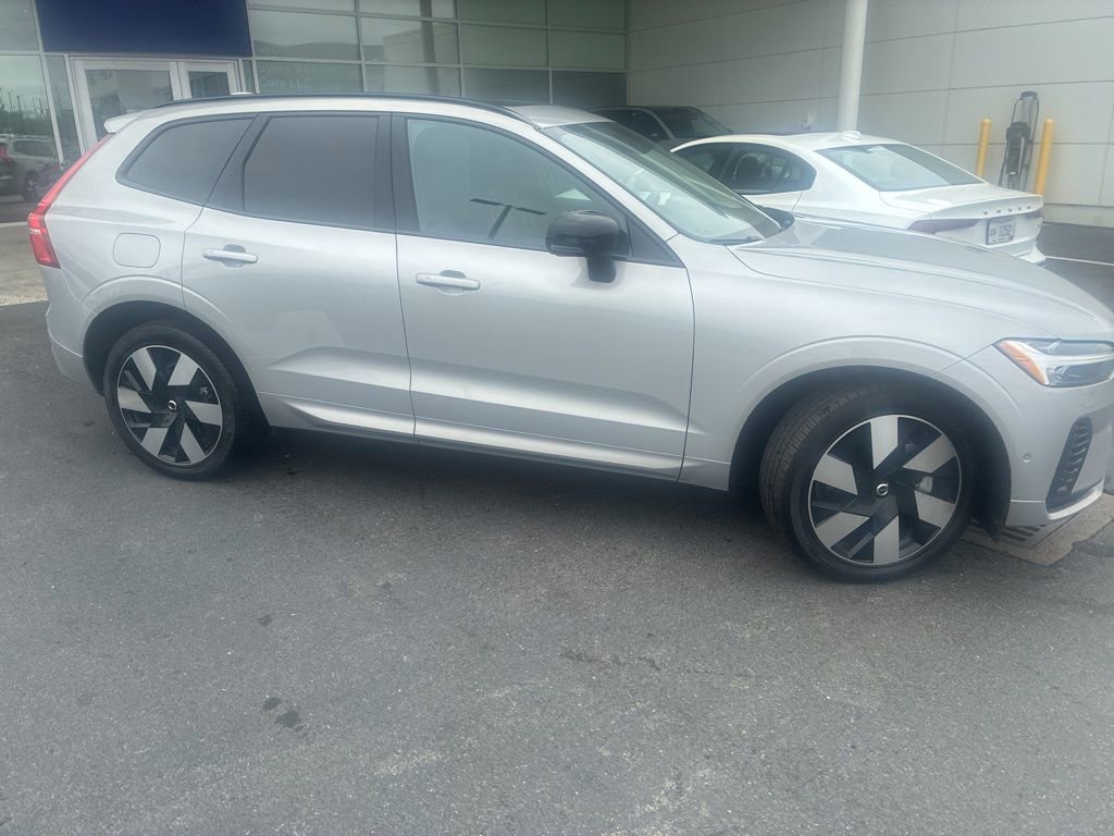 Used 2024 Volvo XC60 T8 Plus w/ Protection Package Premier AWD/4WD image 2