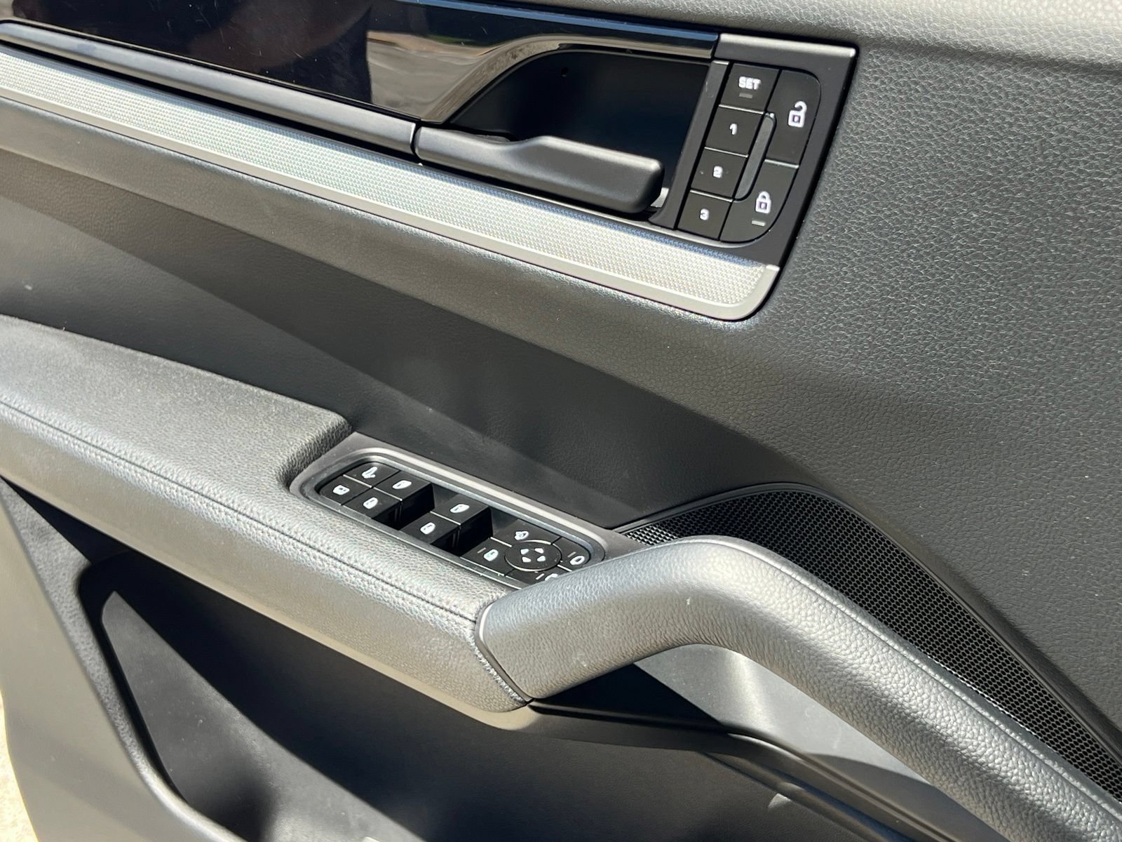 Certified 2025 Porsche Cayenne E-Hybrid AWD/4WD image 34
