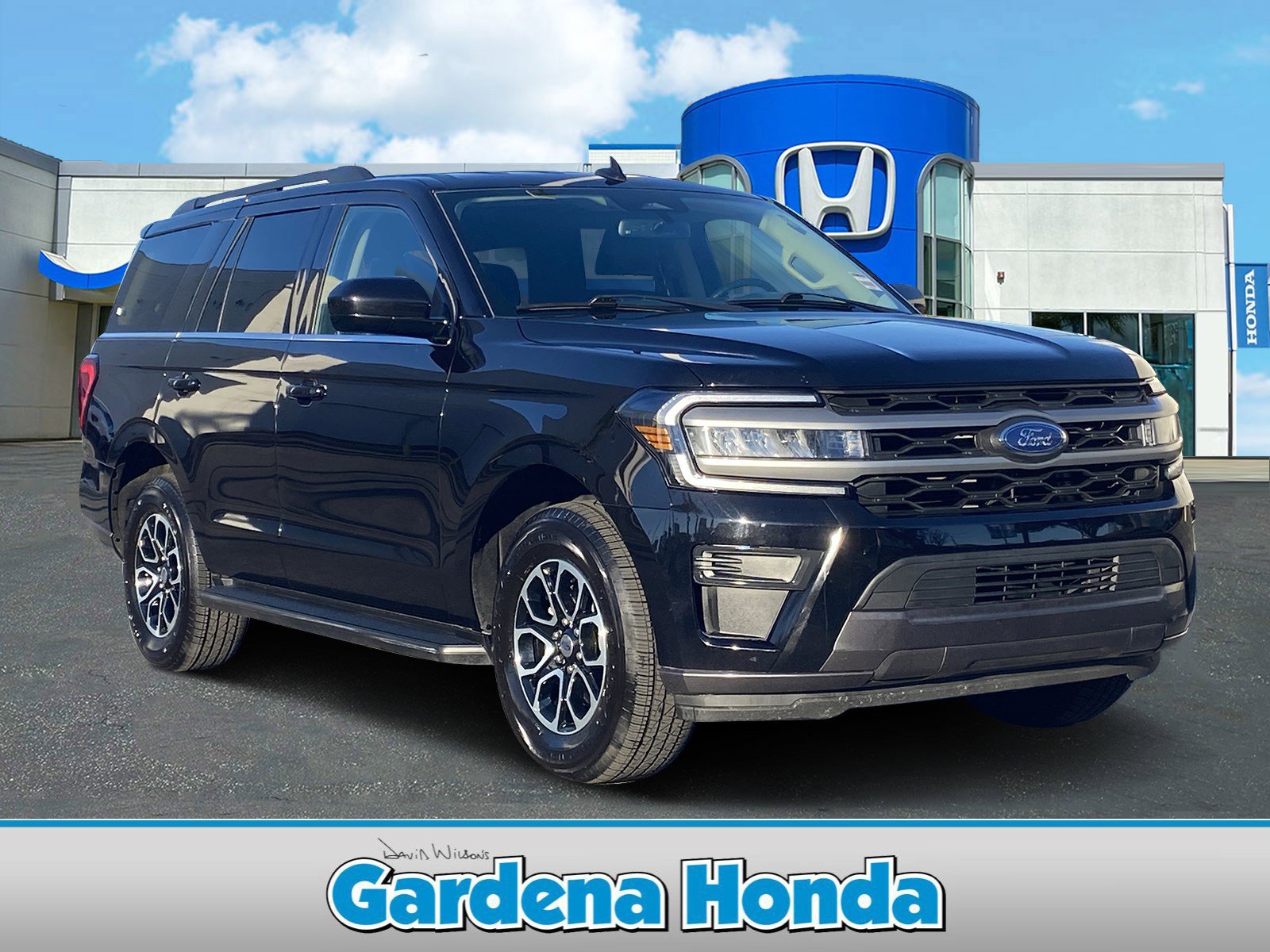 Used 2024 Ford Expedition XLT image 1