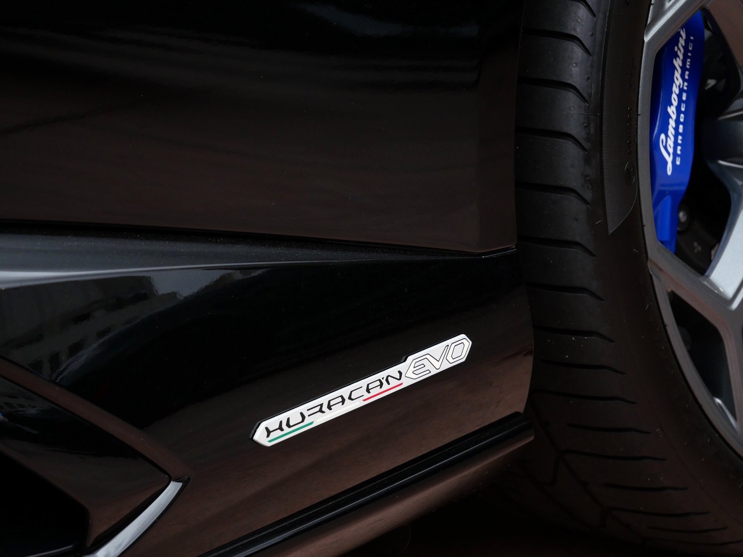 Used 2024 Lamborghini Huracan EVO image 10