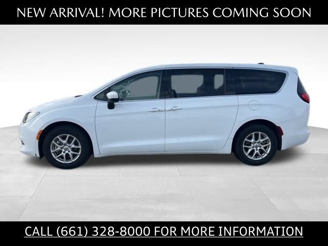 Used 2023 Chrysler Voyager LX image 2