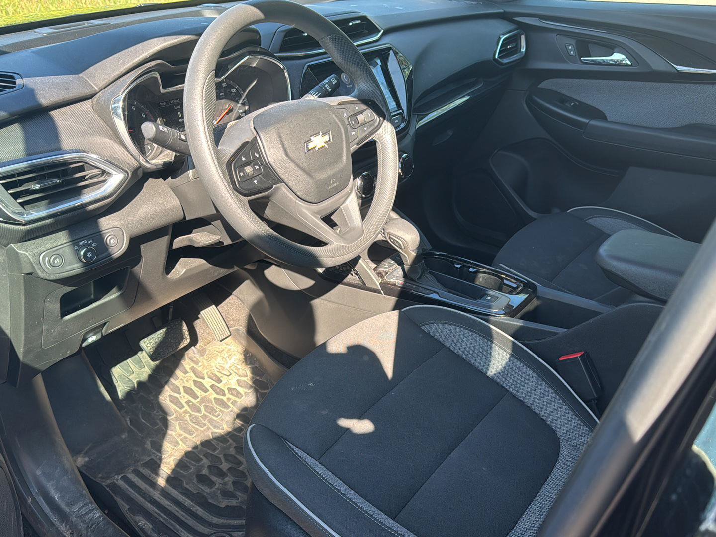 Used 2023 Chevrolet TrailBlazer LT w/ Convenience Package AWD/4WD image 11