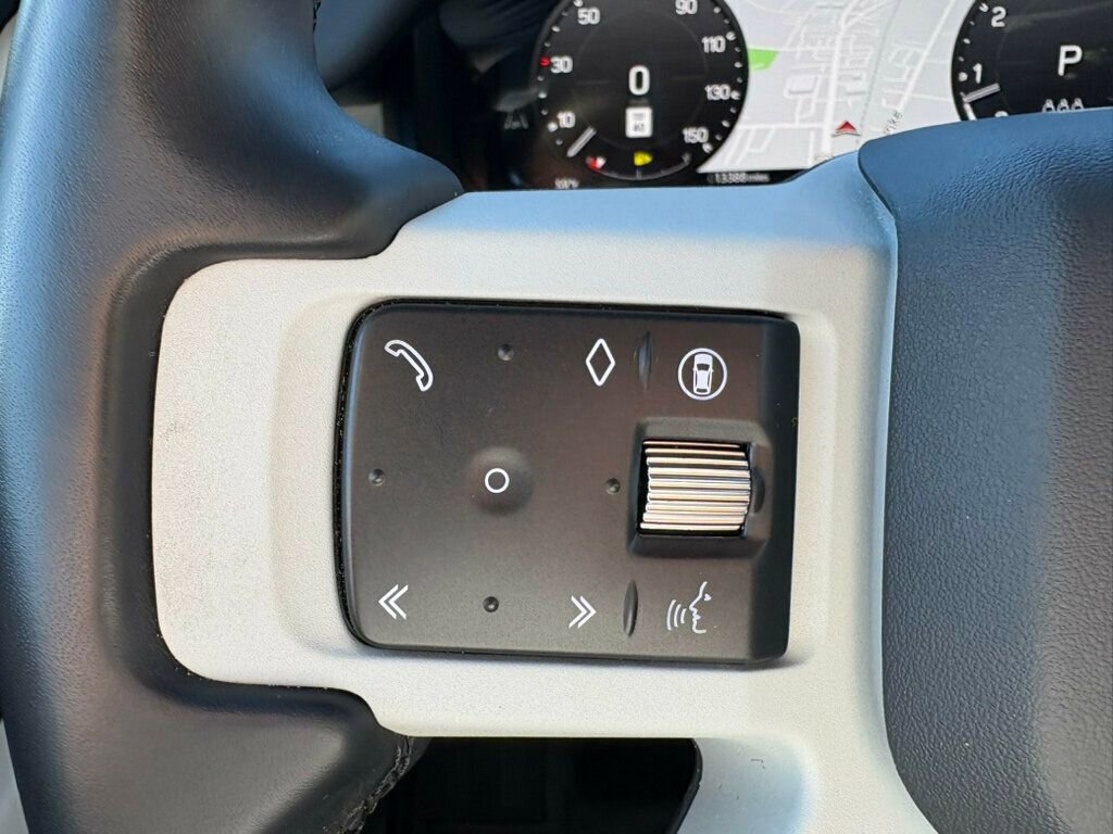 Used 2024 Land Rover Defender 110 S image 34