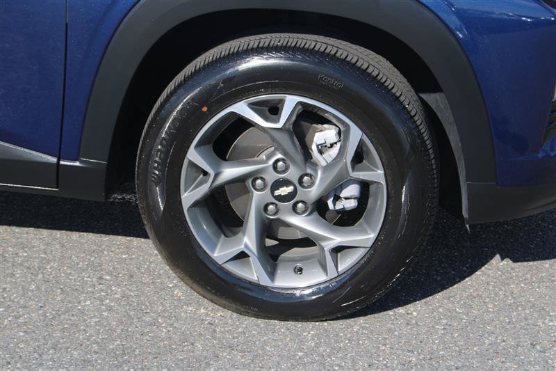 Used 2024 Chevrolet Trax LT w/ Driver Confidence Package FWD image 9