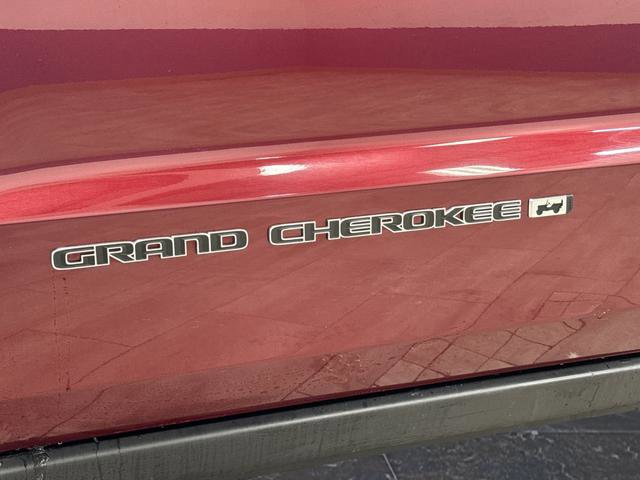 Used 2022 Jeep Grand Cherokee Limited image 37