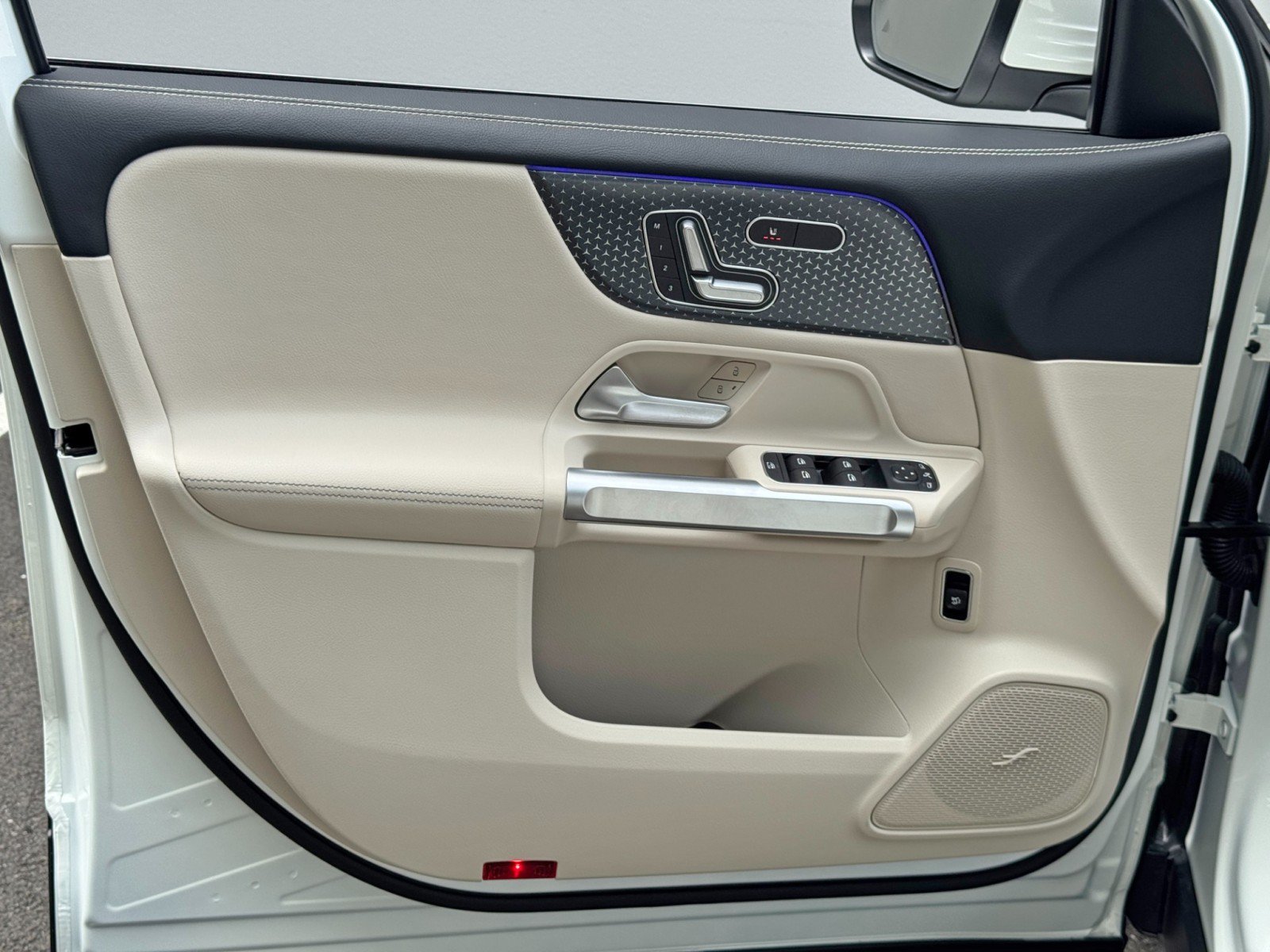Used 2025 Mercedes-Benz GLB 250 image 42