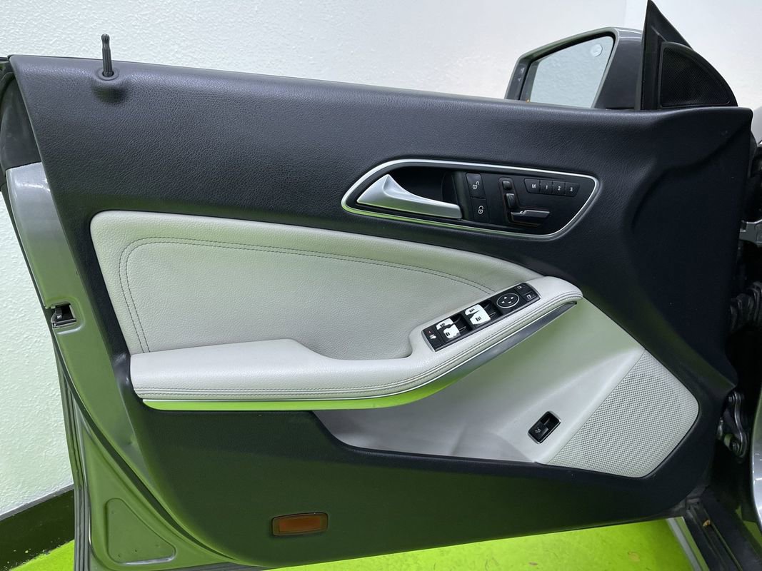 Used 2015 Mercedes-Benz CLA 250 image 14