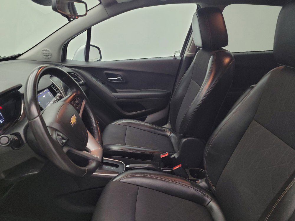 Used 2020 Chevrolet Trax LT w/ LT Convenience Package AWD/4WD image 17