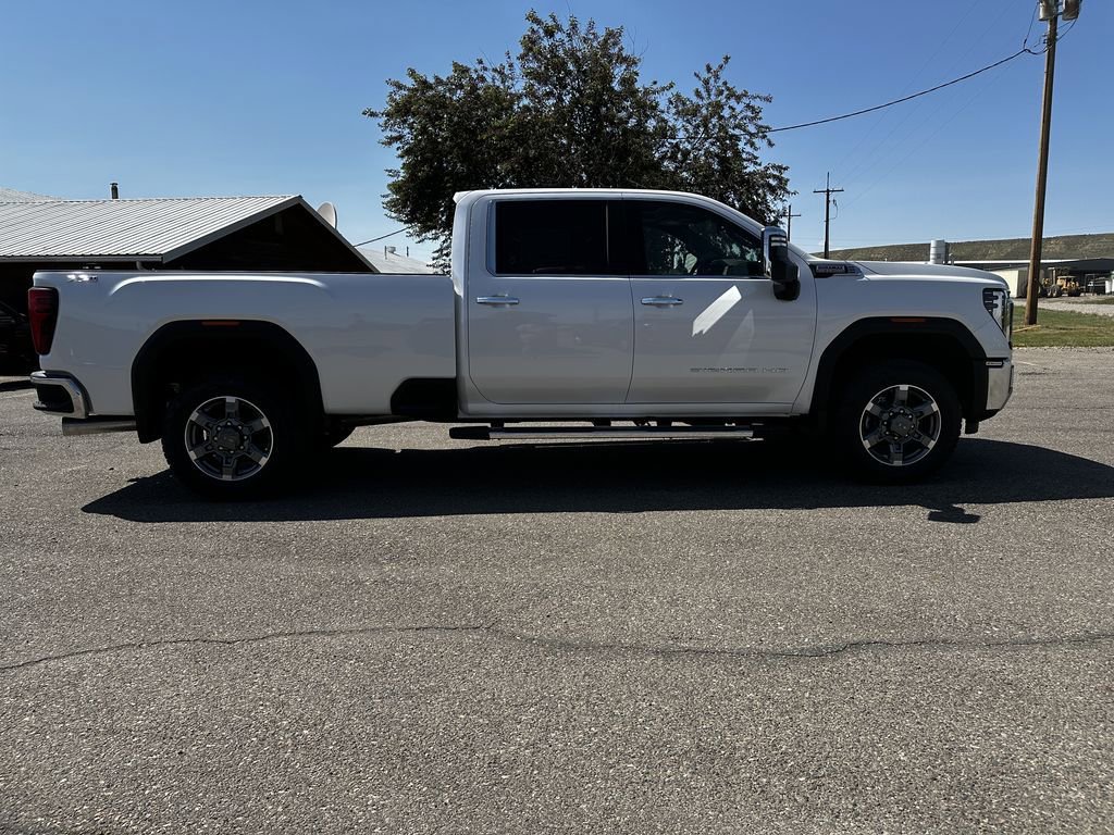 New 2025 GMC Sierra 2500 SLT w/ SLT Premium Package image 9