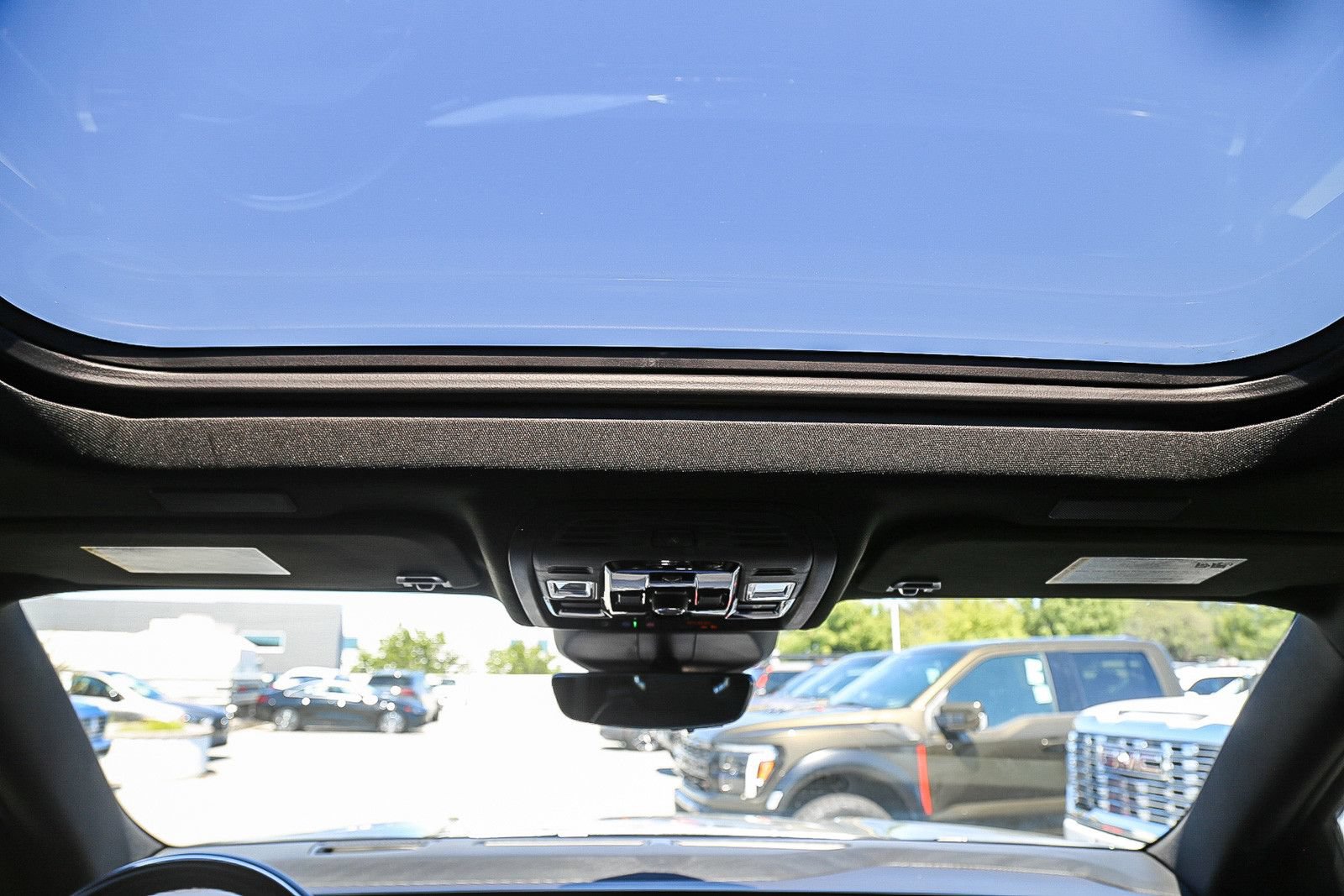 Used 2025 Cadillac Escalade ESV Premium Luxury w/ LPO, Floor Liner Package AWD/4WD image 14
