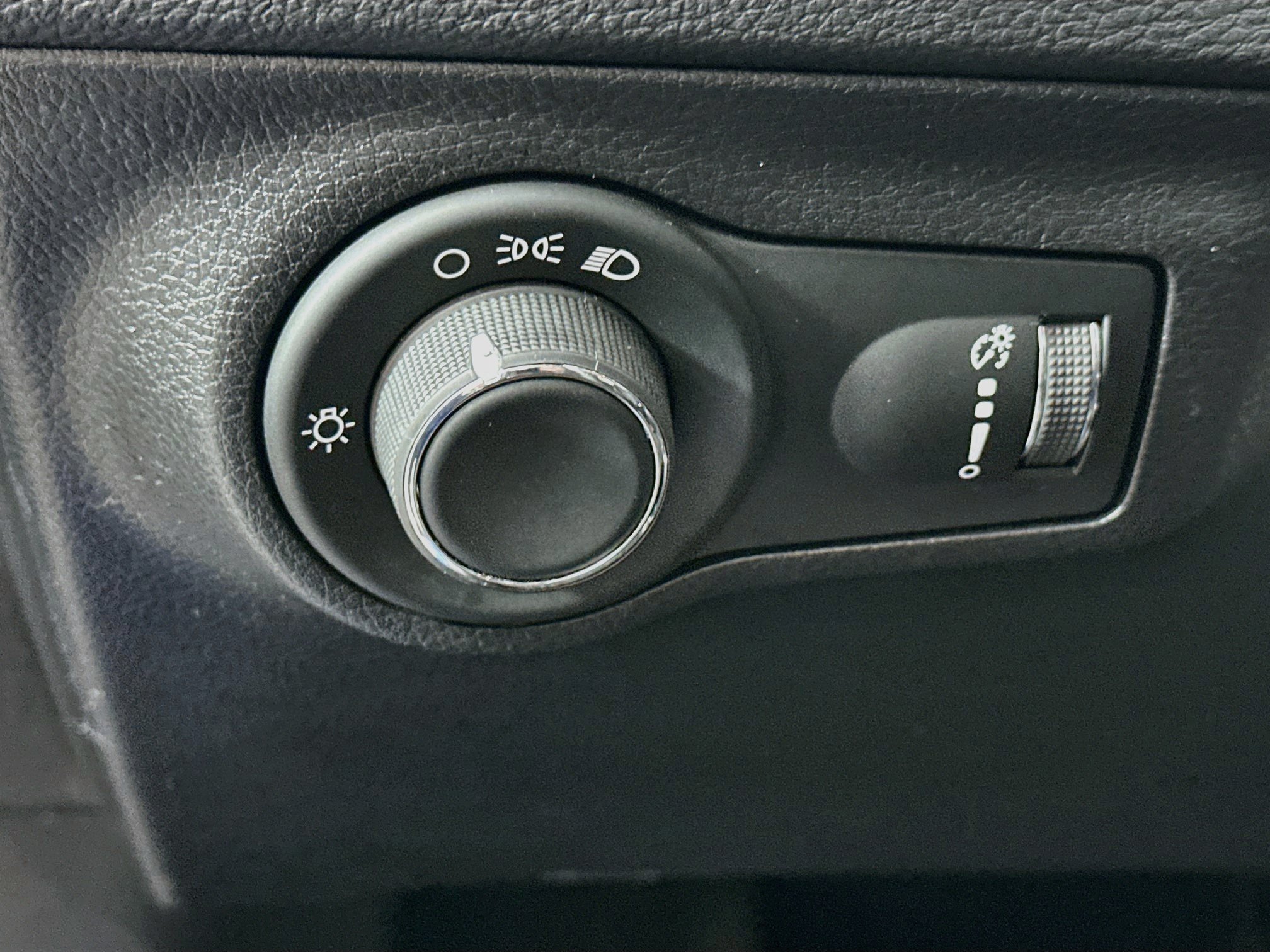 Used 2019 Jeep Compass Sport FWD image 17