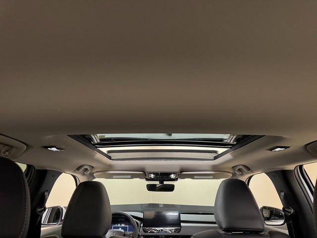 New 2025 Mitsubishi Outlander SE image 21