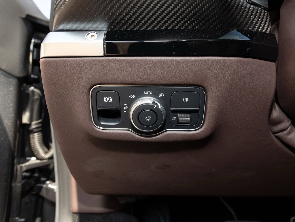Used 2025 Aston Martin V8 Vantage Coupe RWD image 29