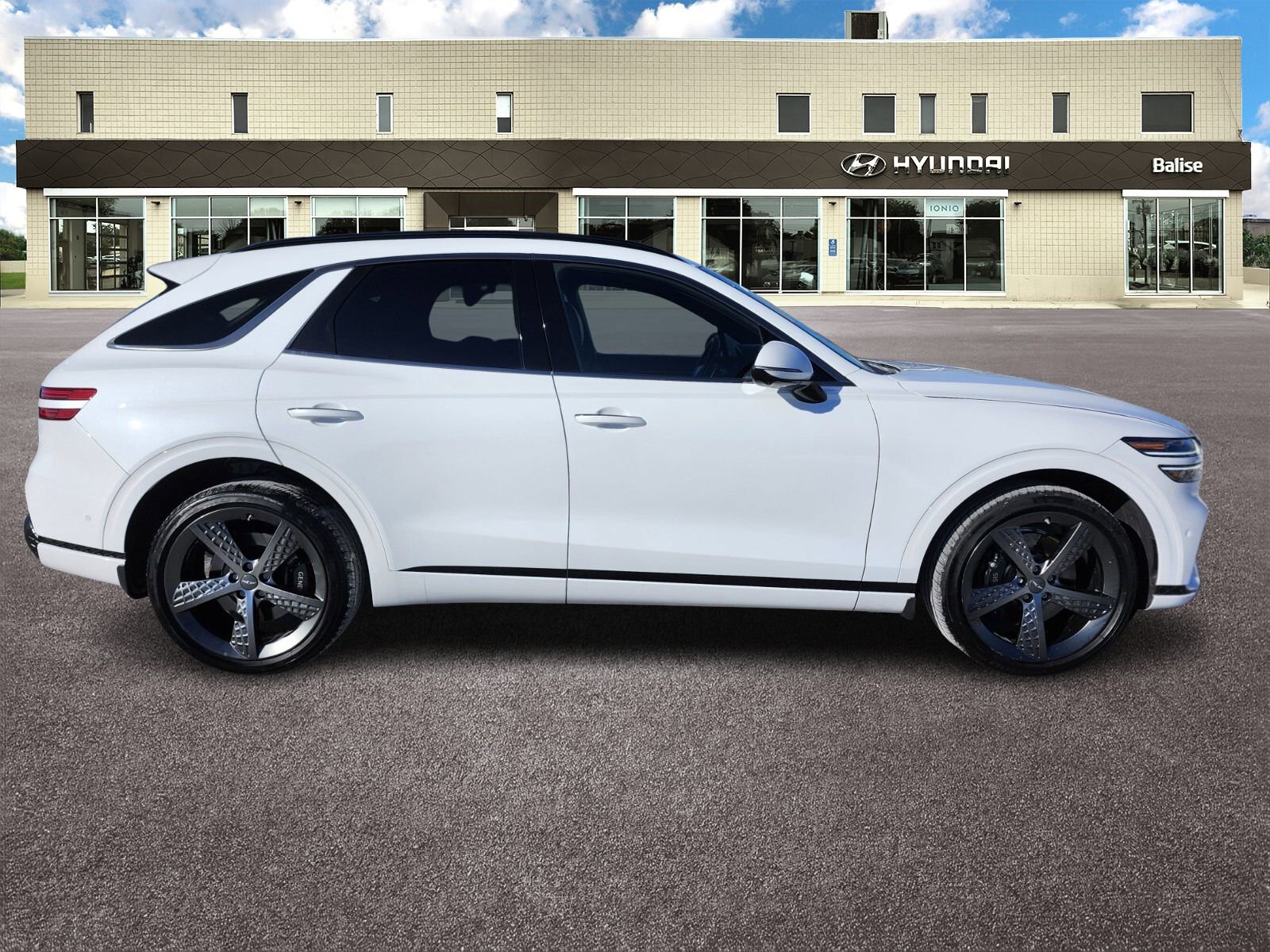 Used 2025 Genesis GV70 3.5T Sport w/ Sport Advanced Package image 2