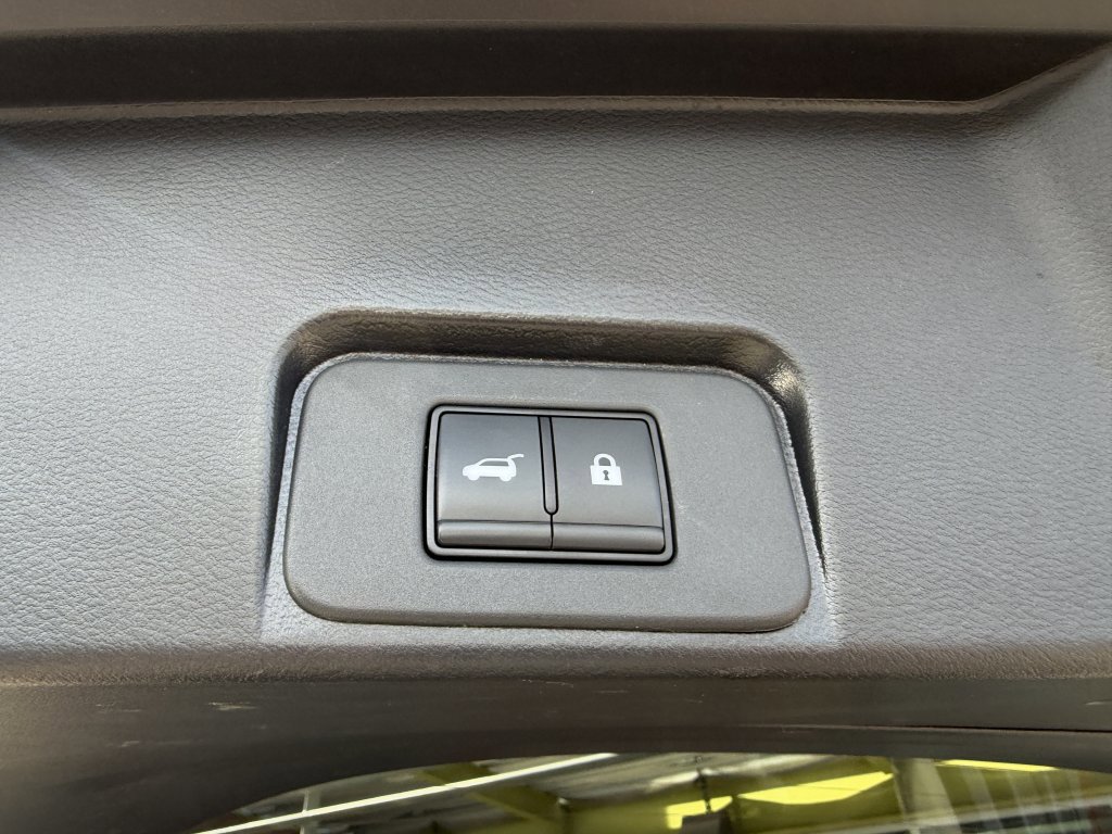 Used 2023 Nissan Rogue SV w/ SV Premium B Package image 38